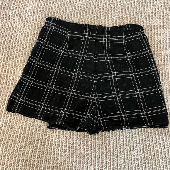 Black Plaid Wrap Skort - Picture 2 of 3